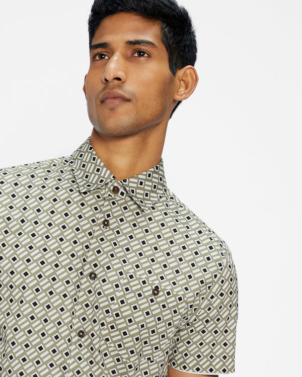 <P>Ss Mid Scale Geo Print Shirt</P>